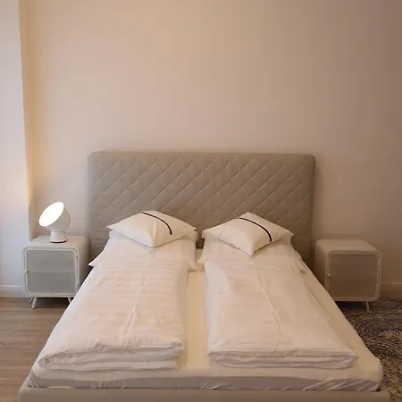 Louis & Louise Neustadt I Digital Check In Brema