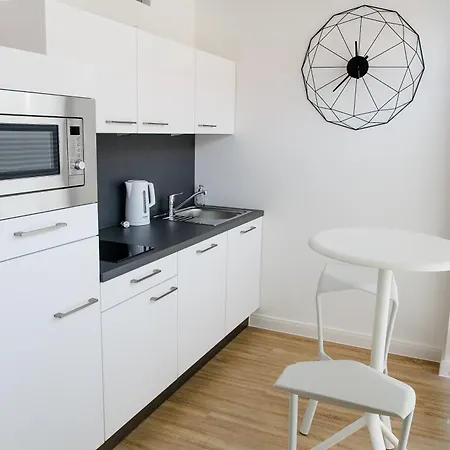 Louis & Louise Neustadt I Digital Check In