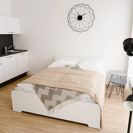 Louis & Louise Neustadt I Digital Check In *