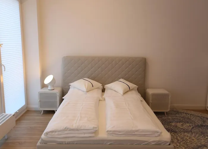 Louis & Louise Neustadt I Digital Check In Brémy