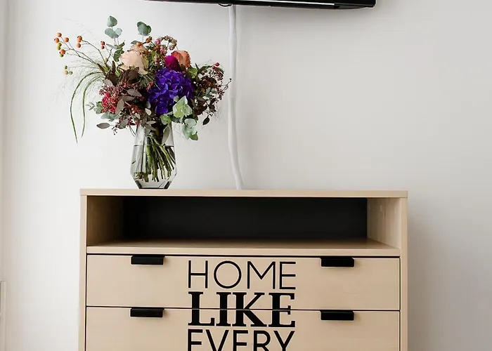 Louis & Louise Neustadt I Digital Check In