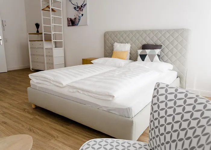 Louis & Louise Neustadt I Digital Check In *