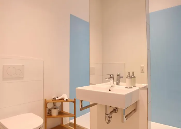 Louis & Louise Neustadt I Digital Check In