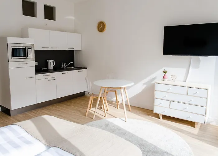 Louis & Louise Neustadt I Digital Check In *