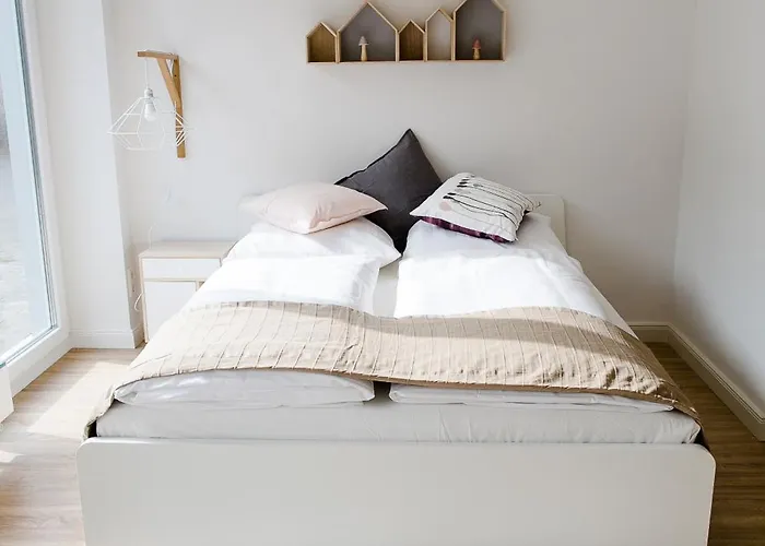 Louis & Louise Neustadt I Digital Check In *