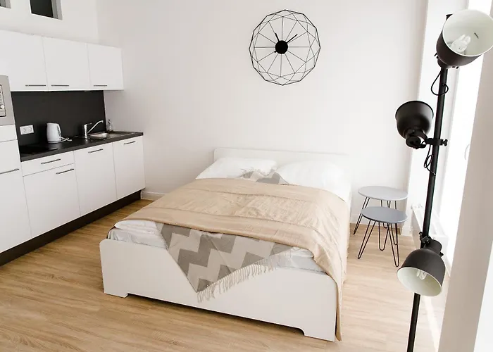 Louis & Louise Neustadt I Digital Check In *