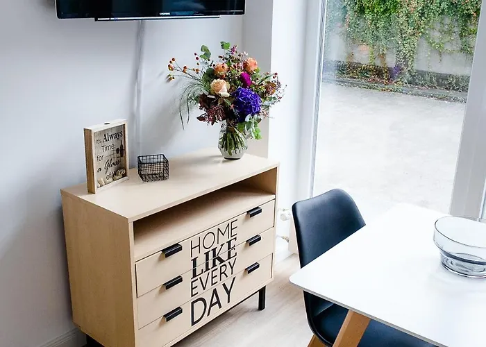 Louis & Louise Neustadt I Digital Check In