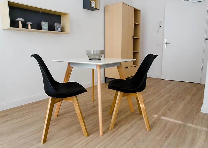 Daire Louis & Louise Neustadt I Digital Check In *